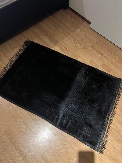 ودّع آلام الركبة مع سجادة صلاة طبية  مصممة للدعم الكامل