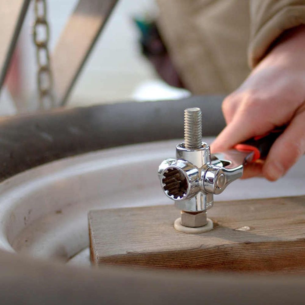 مفتاح متعدد الاستخدامات 8 في 1 – الحل المثالي للصيانة اليومية