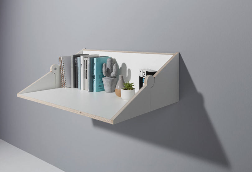 مكتب جداري قابل للطي بتصميم ذكي – يتحول إلى رف أنيق لتخزين الكتب